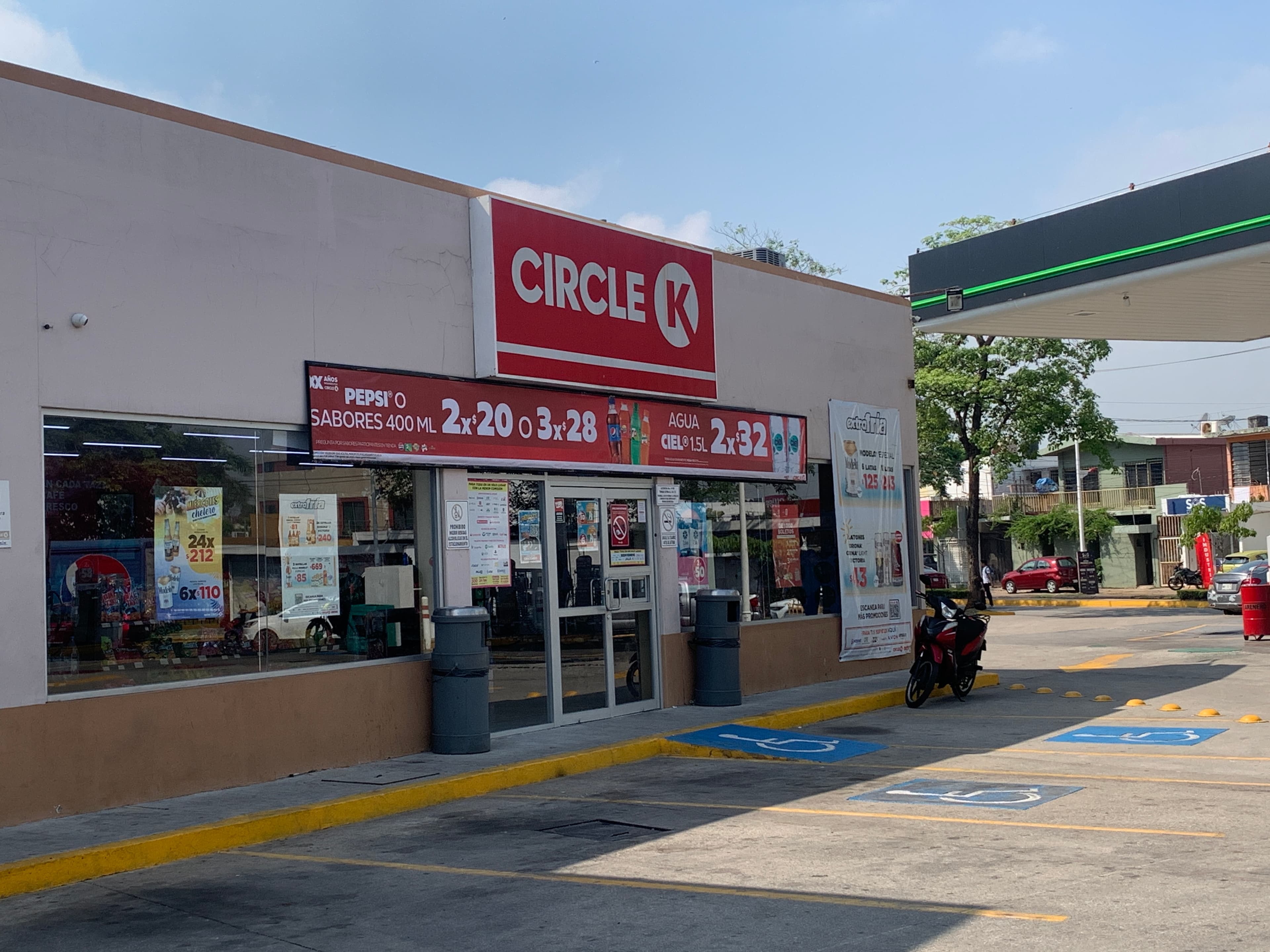 Tiendas incumplen la 'Ley Silla' en Villahermosa