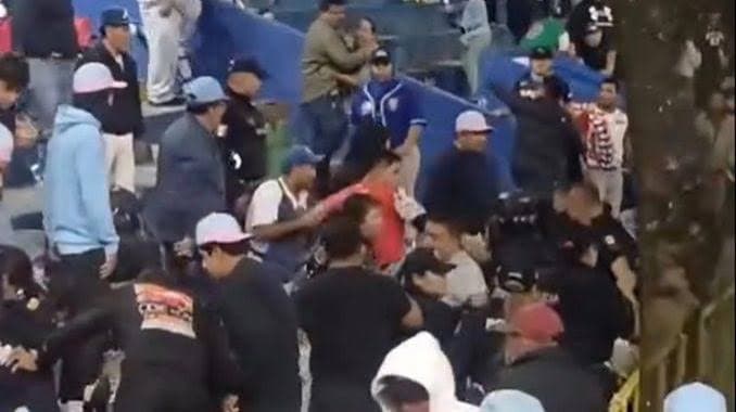 Dispara policía en partido de Béisbol en Veracruz, 3 heridos