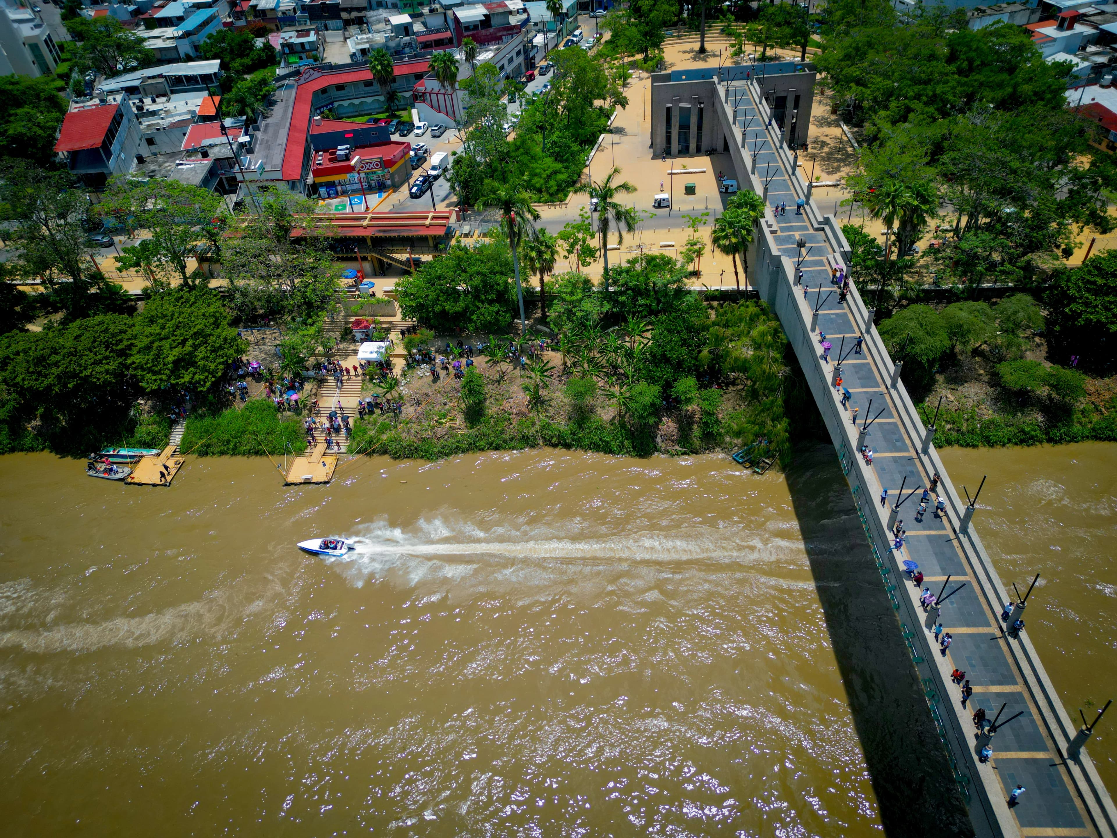 Arrancan motores lanchistas en las “50 leguas del Grijalva”