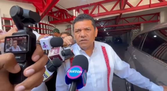 Javier May anuncia consulta a padres sobre uso de celulares en escuelas de Tabasco
