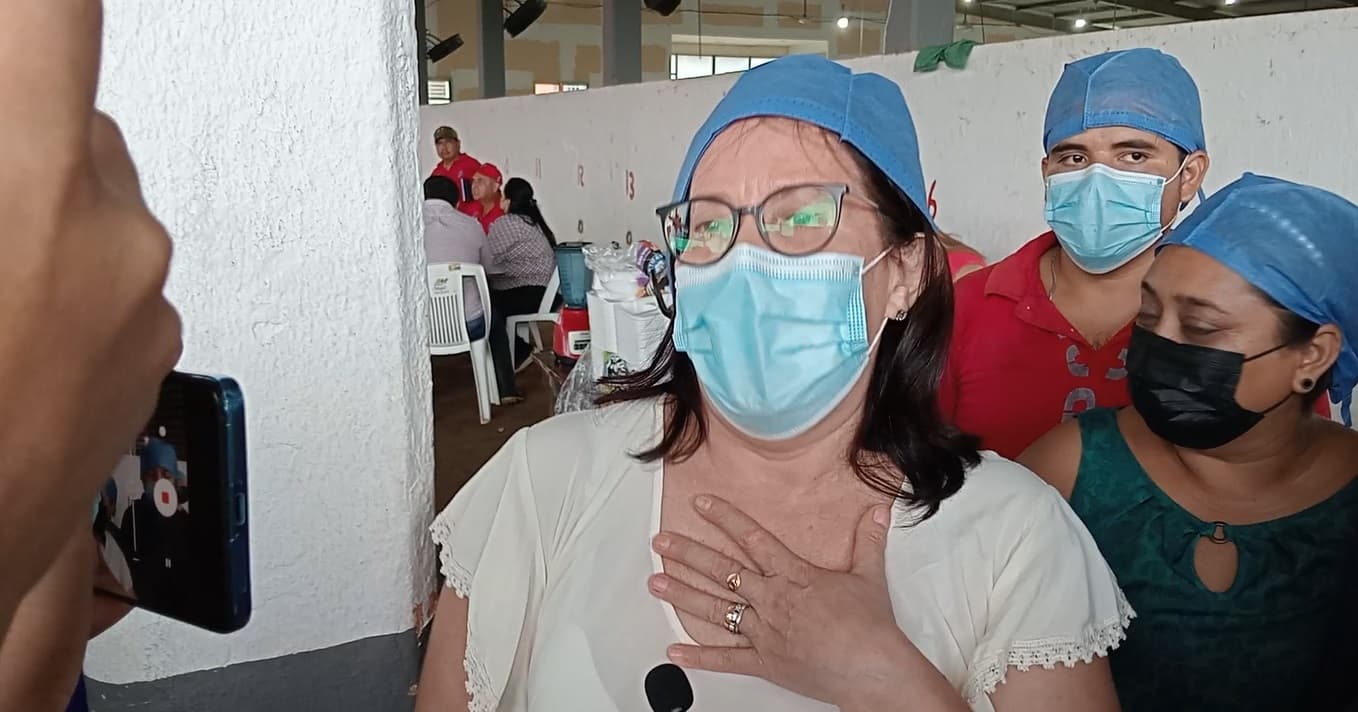 En Jalapa, conmueve a voluntaria argentina solidaridad con afectados por las lluvias