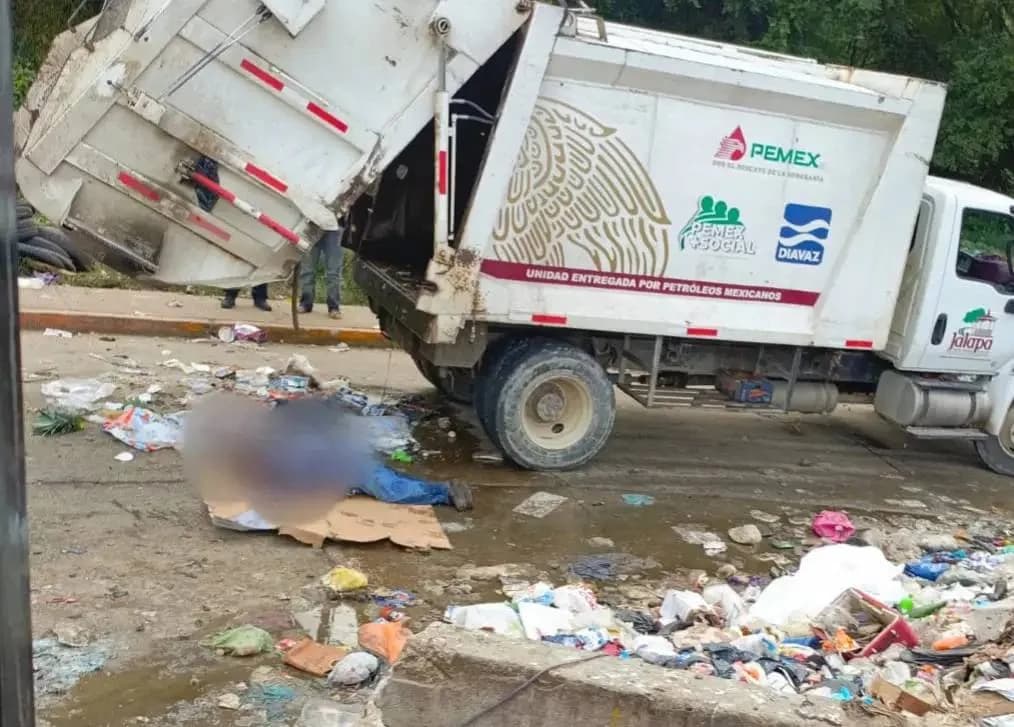 Muere aplastado por tapa de camión de basura