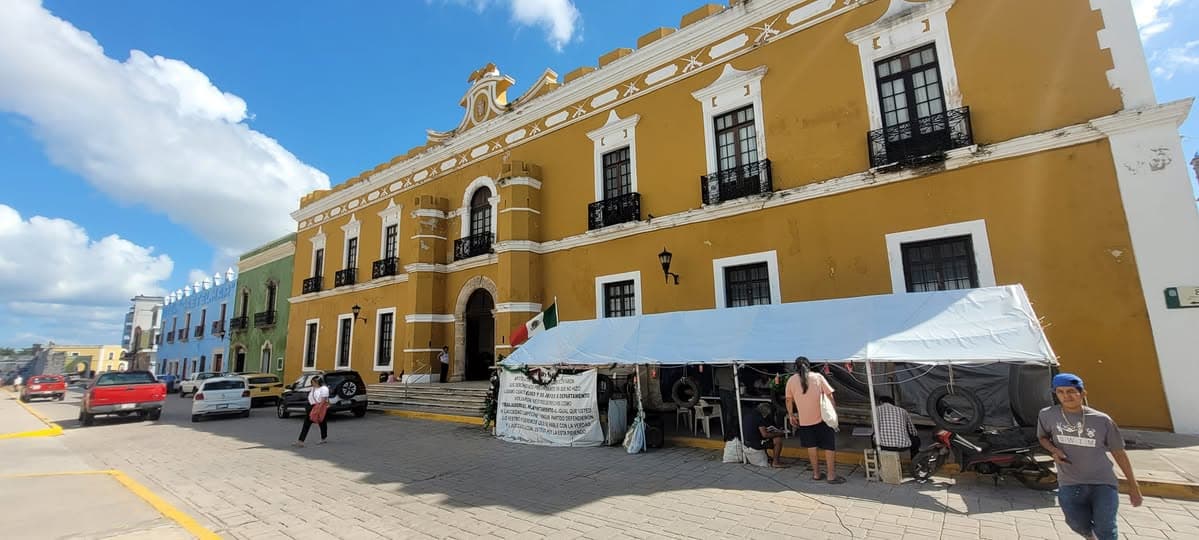 Trabajadores despedidos en Campeche denuncian acoso