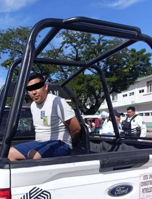 Mantienen detenido a funcionario campechano