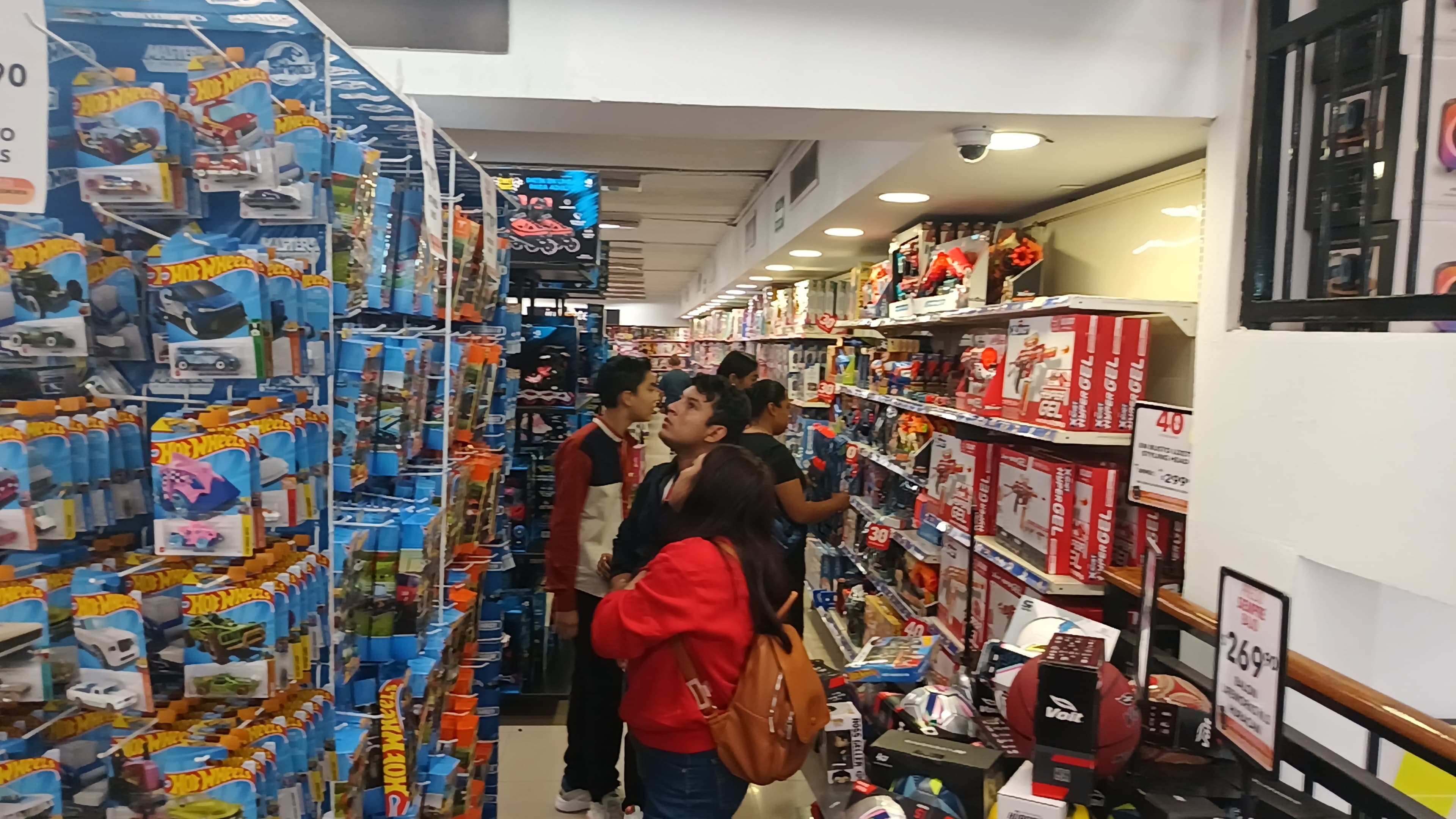 Gasta Santa ahorros en juguetes