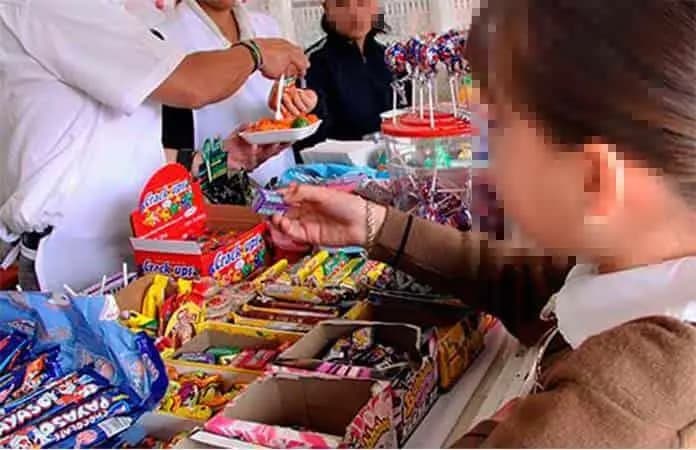 ¿Adiós a comida chatarra en escuelas?