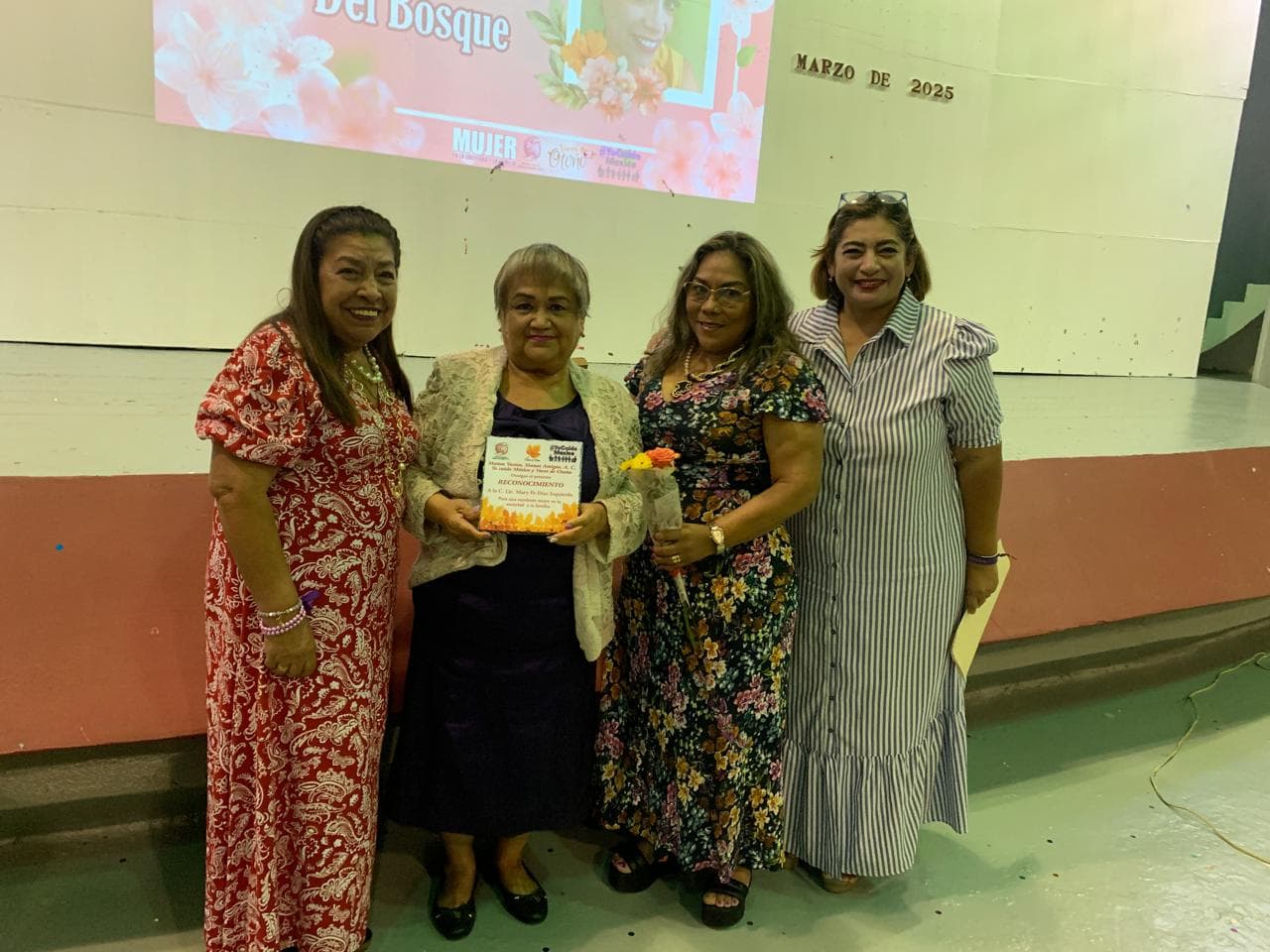 Galardonan a mujeres por su labor altruista