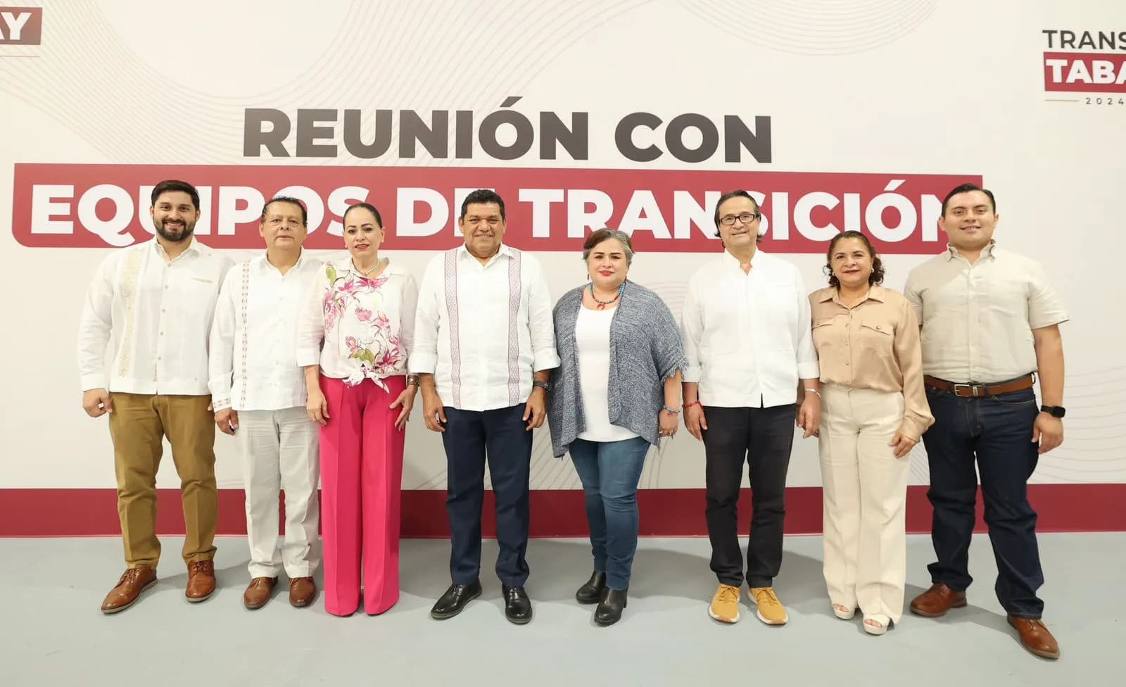 Designa May a 18 más a su gabinete