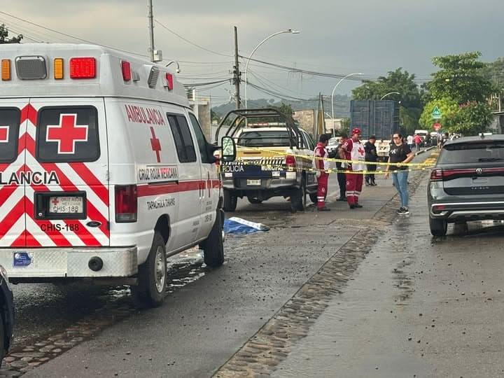 Migrante se arroja en las llantas de un camión
