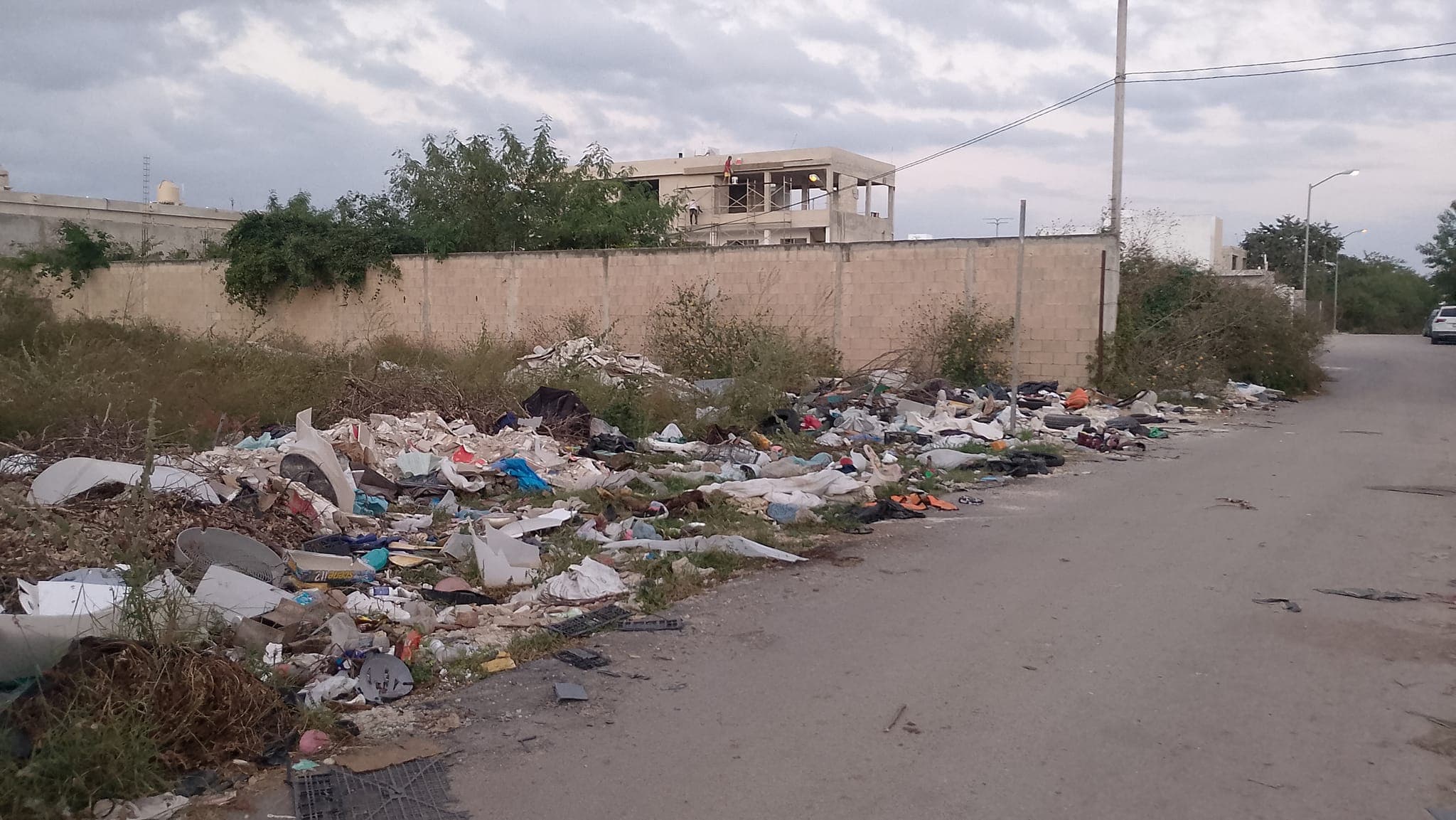 Sancionan a 38 por tirar basura en sitios clandestinos