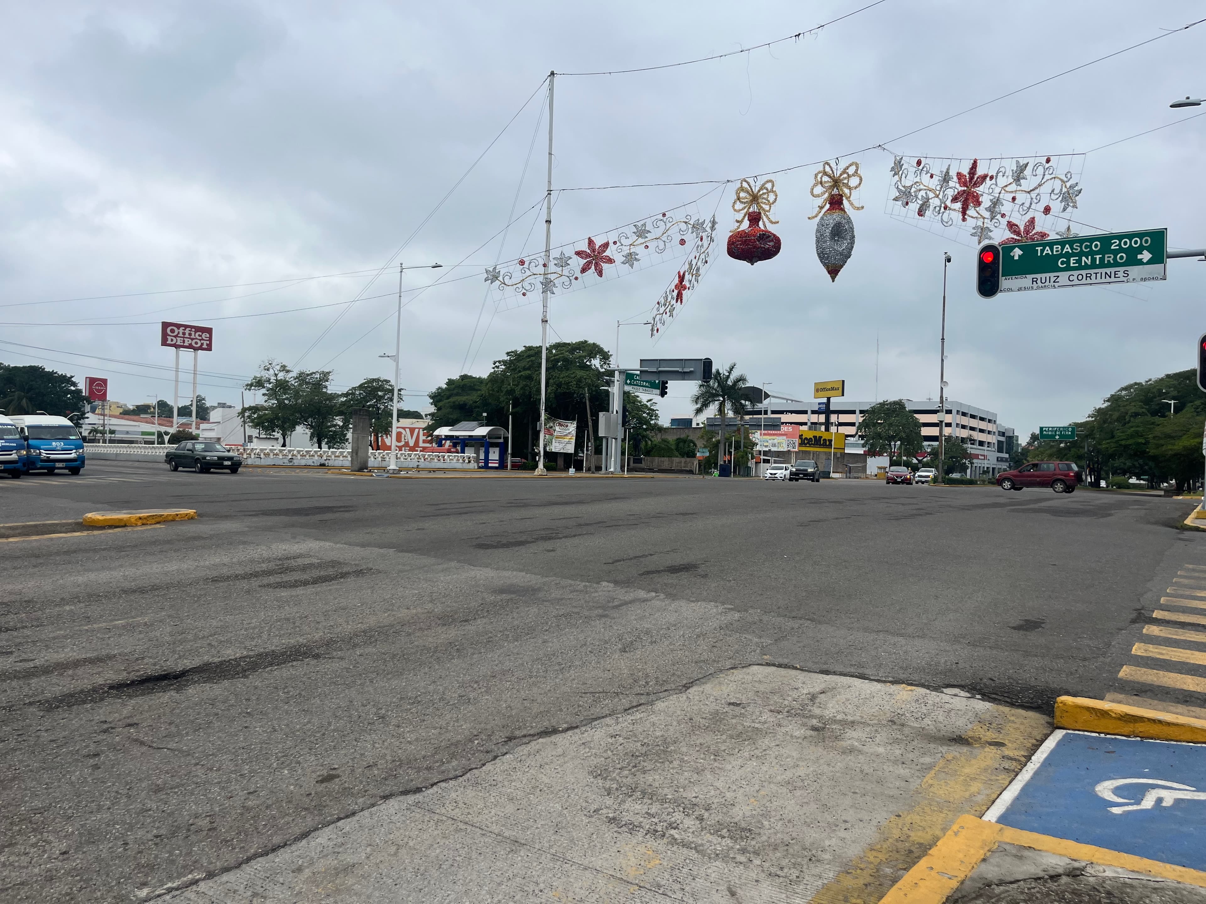 Calles y comercios vacíos pintan Villahermosa, tras fiestas de Navidad