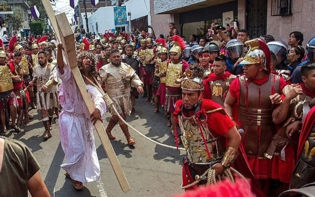 El Vía Crucis al representar un Vía Crucis