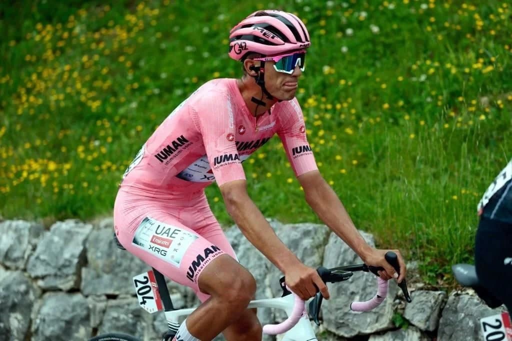 Afianza Isaac del Toro liderato en Giro de Italia