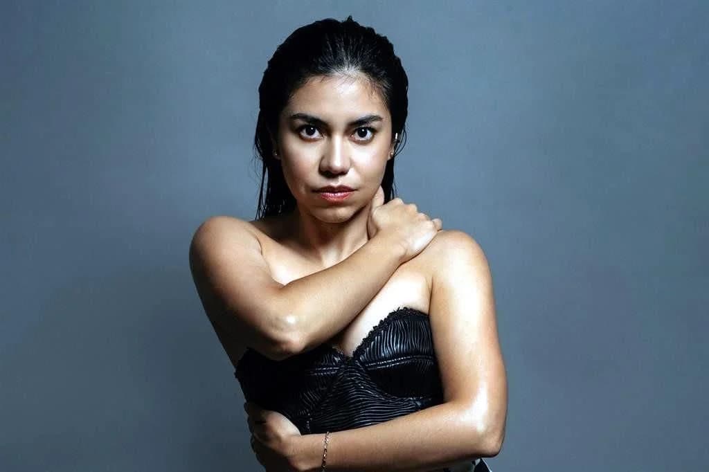 Disfruta Karla Garrido mieles de 'Sujo'