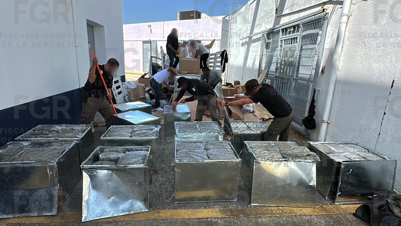 Cae cargamento millonario de marihuana oculto en falsos aires acondicionados en Tabasco