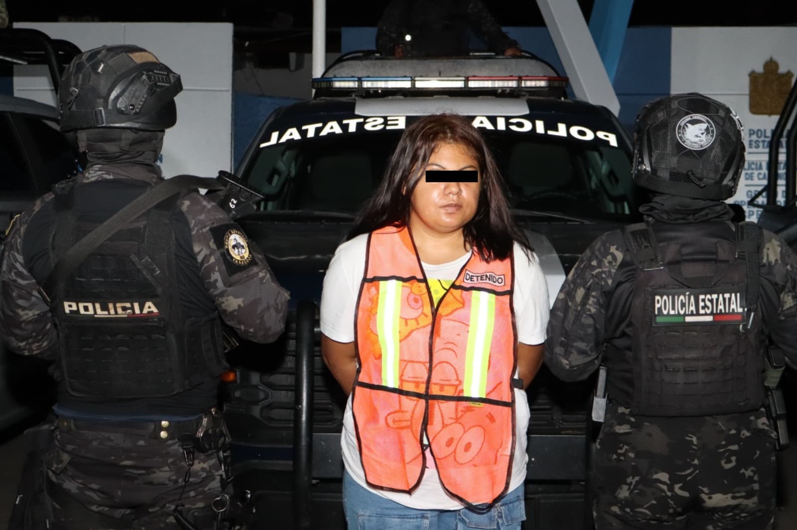 Detienen a mujer con arsenal y drogas en Villahermosa