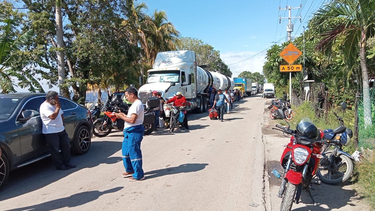 Aprovechan bloqueo en Atasta para robar a traileros