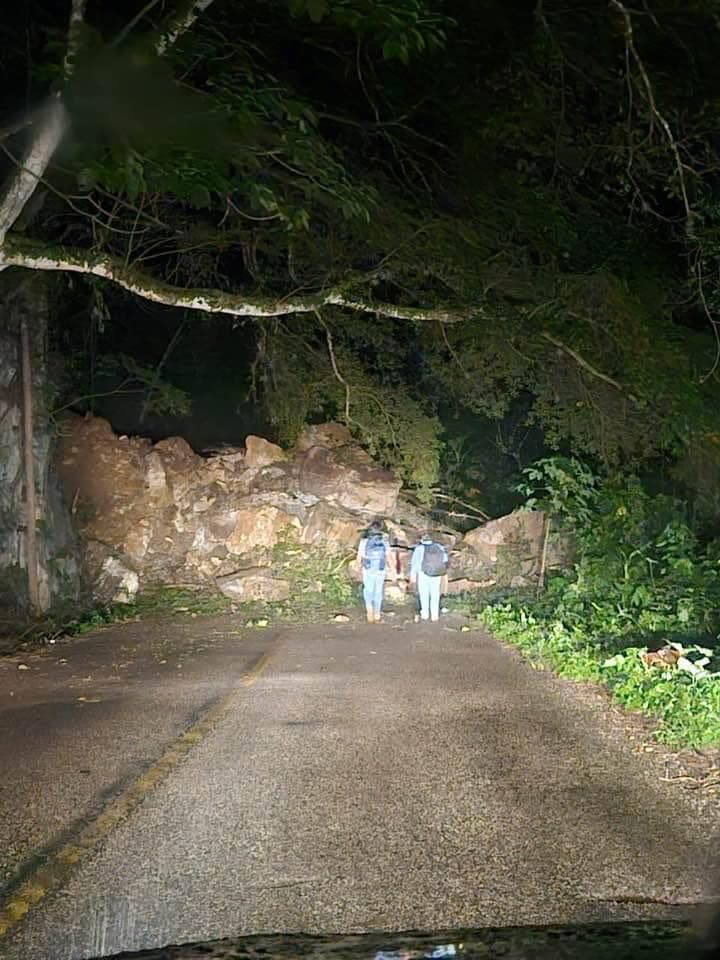 Derrumbe bloquea carretera Ixhuatán-Solosuchiapa