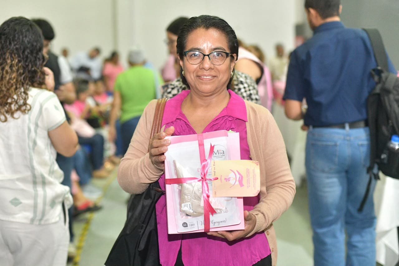 Sobrevivientes de cáncer de mama recuperan su bienestar: entregan 600 apoyos en Tabasco