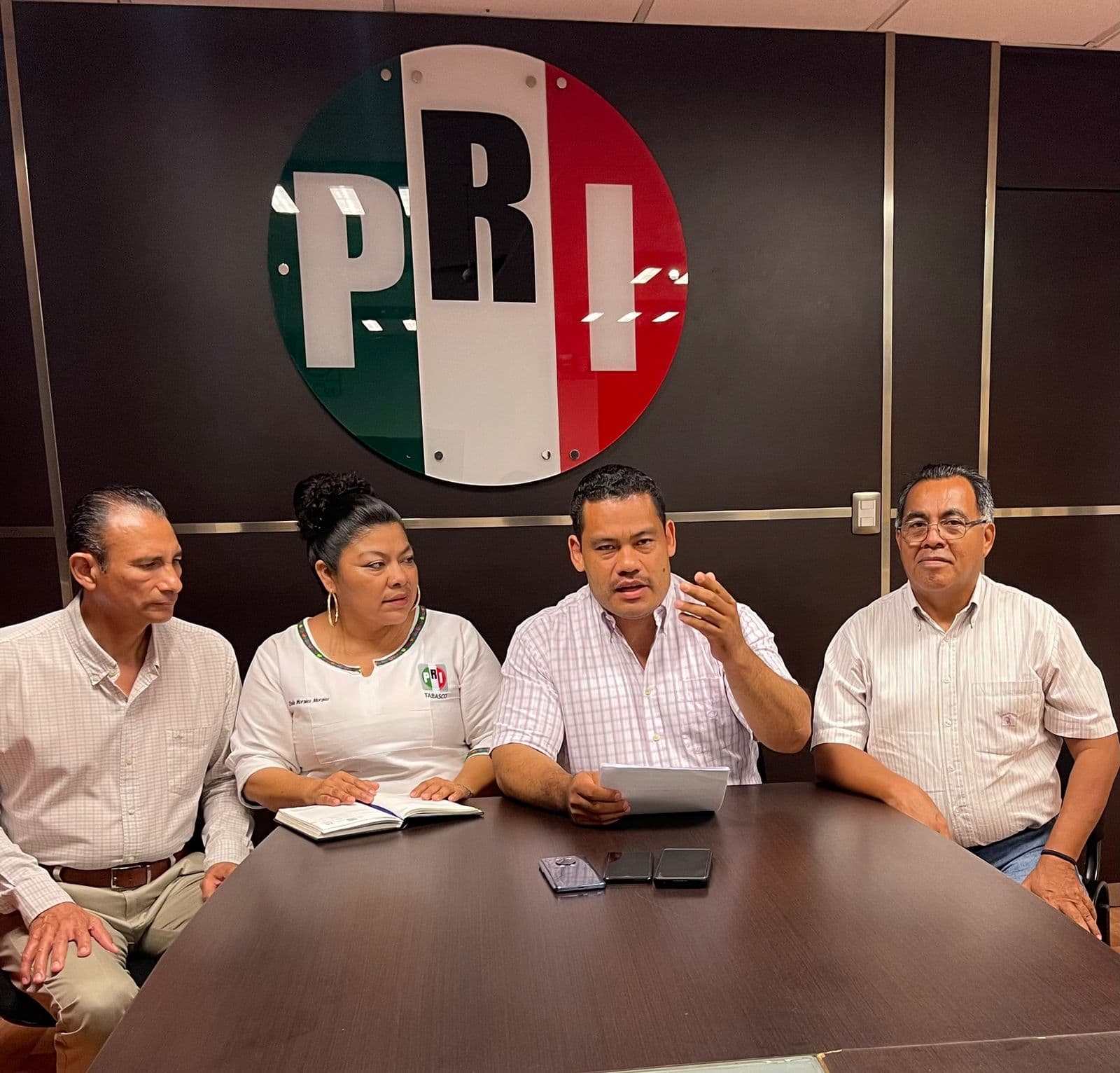 Llama PRI a la defensa de la democracia y la libertad