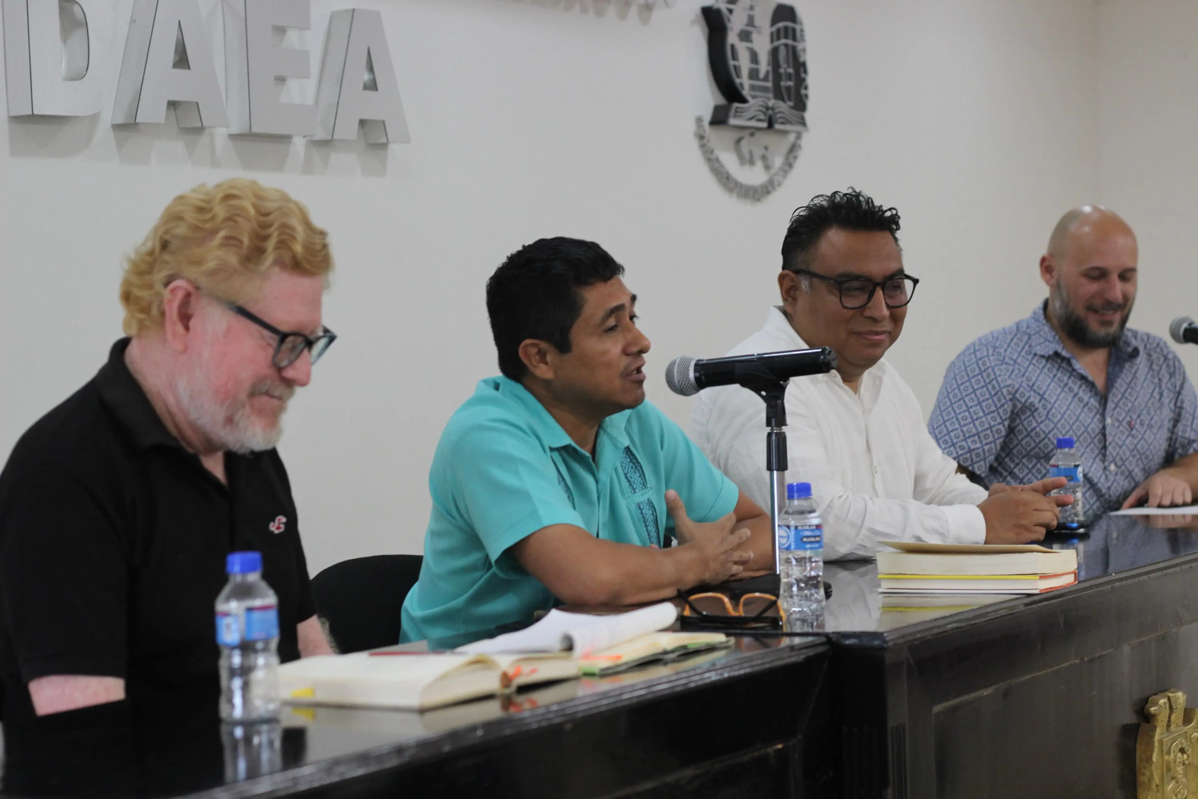 Realizan en la UJAT conversatorio sobre cómo ser traductor en Tabasco