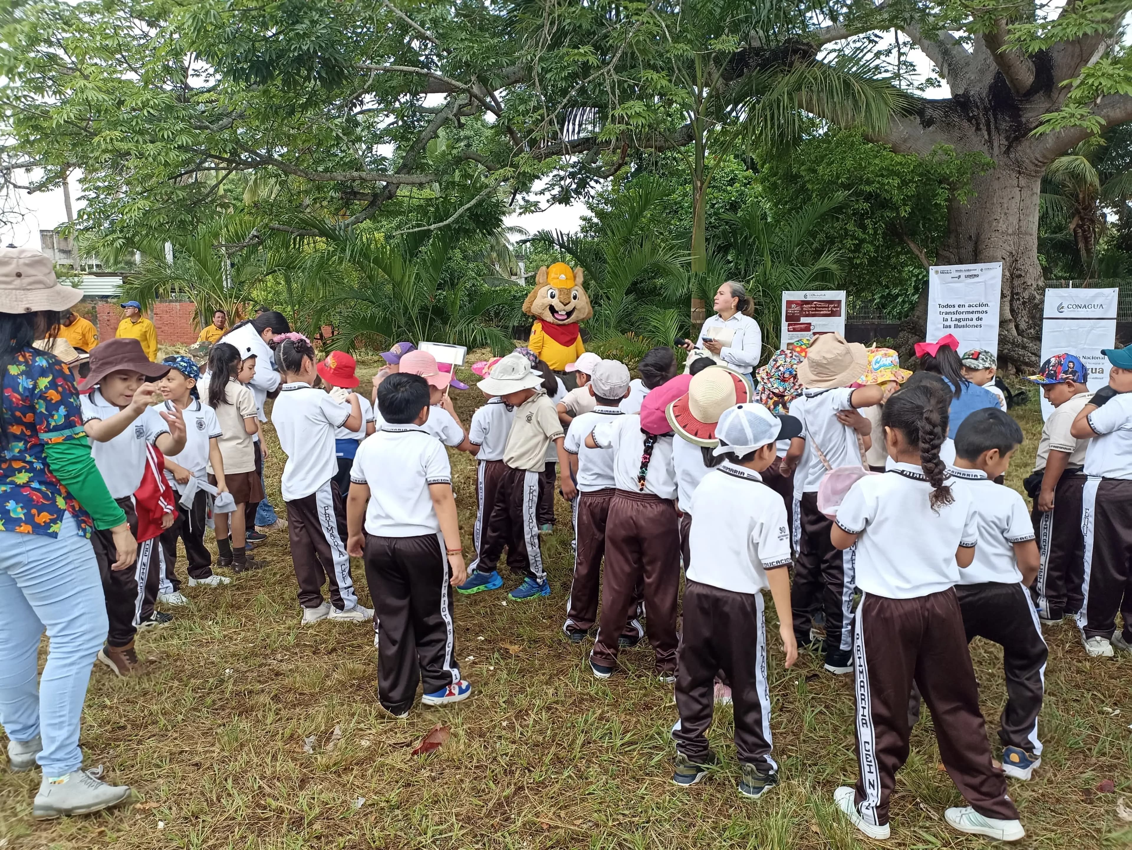 Niños participan en campaña de forestación de Conagua y Conafor