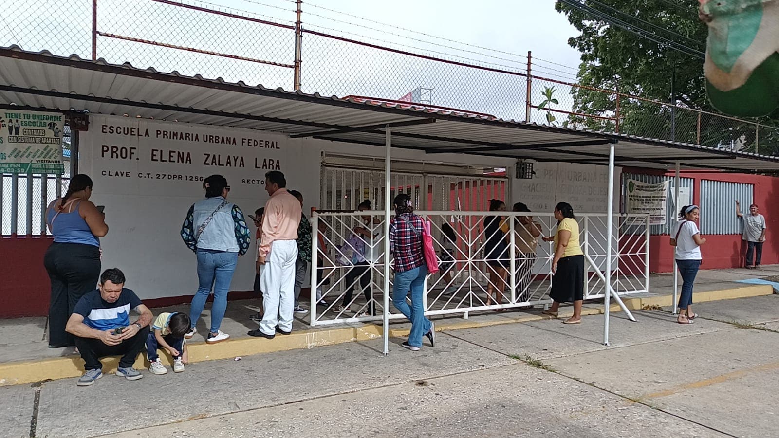Piden padres suspender clases por obras en escuela