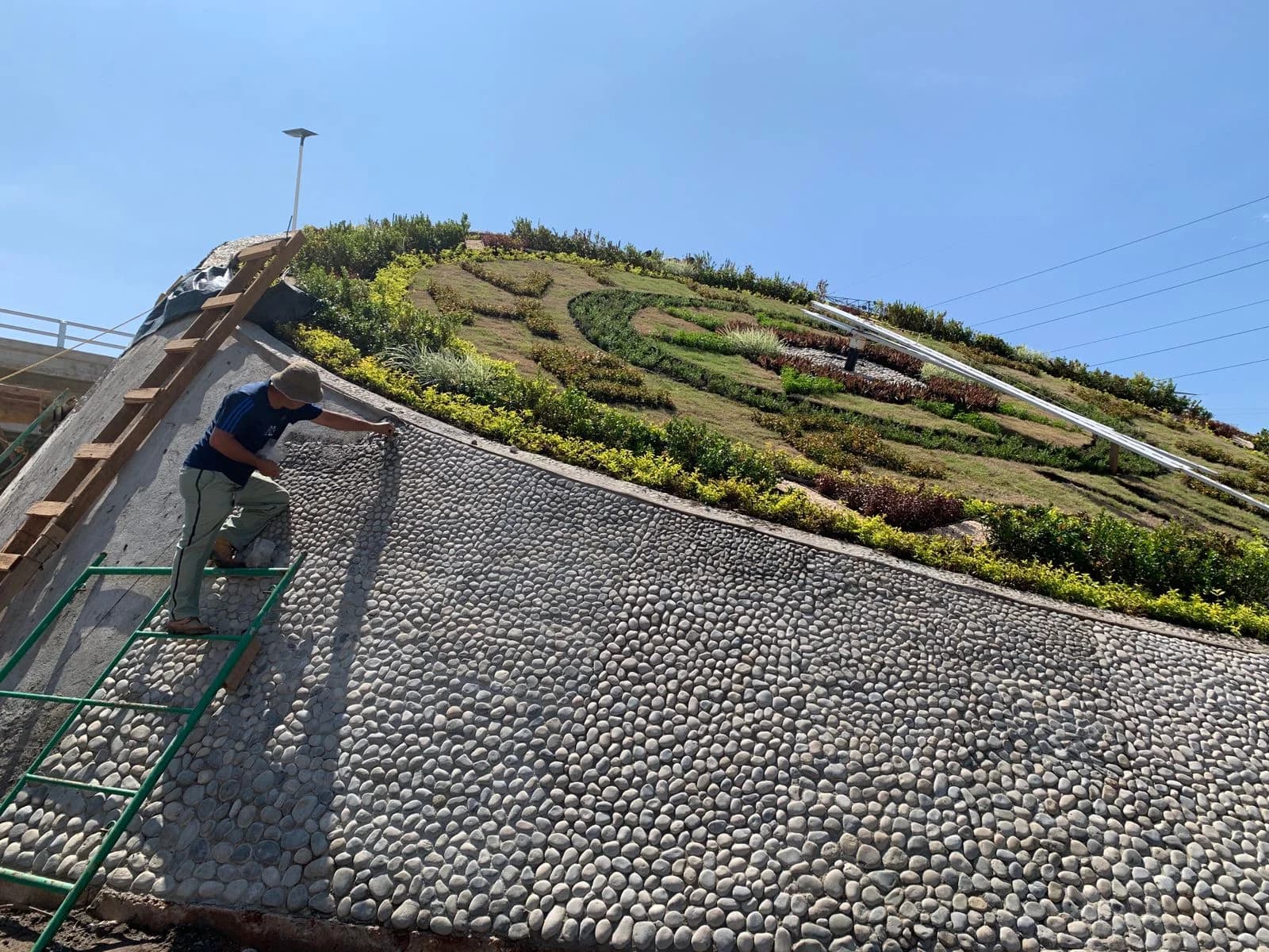 Lluvias retrasarían entrega de reloj floral