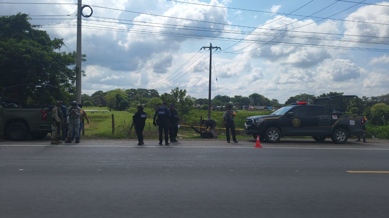 Hallan tres cuerpos ejecutados sobre la carretera Villahermosa-Frontera