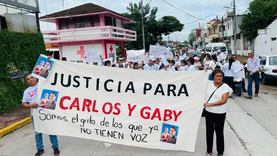 Claman justicia por pareja que perdió la vida en accidente automovilístico