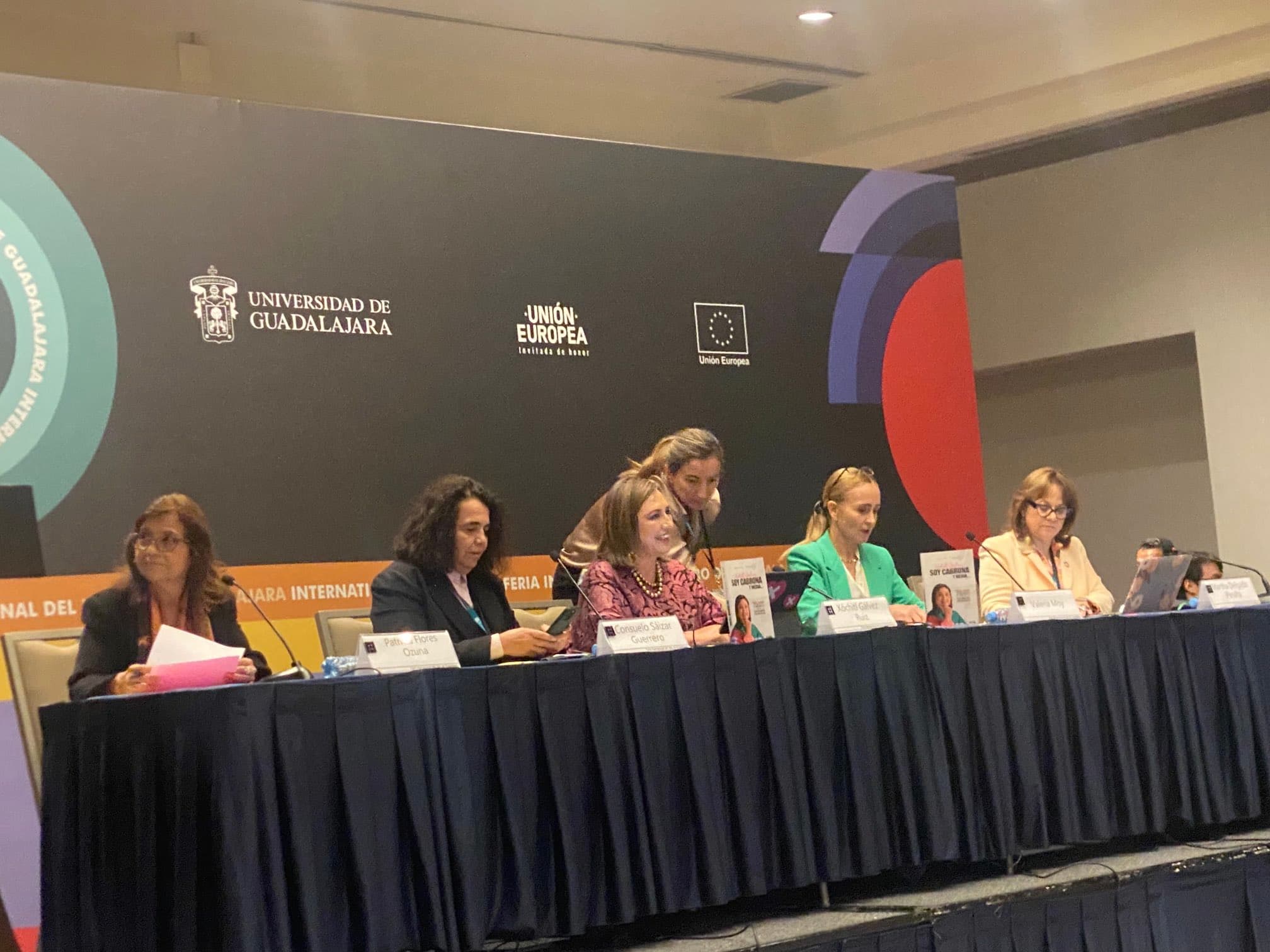 Sheinbaum no va a feria del libro y arman polémica