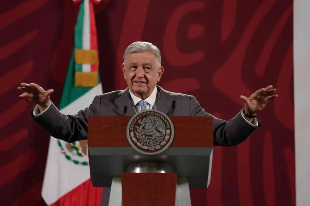 Celebra AMLO candidaturas de sus cercanos