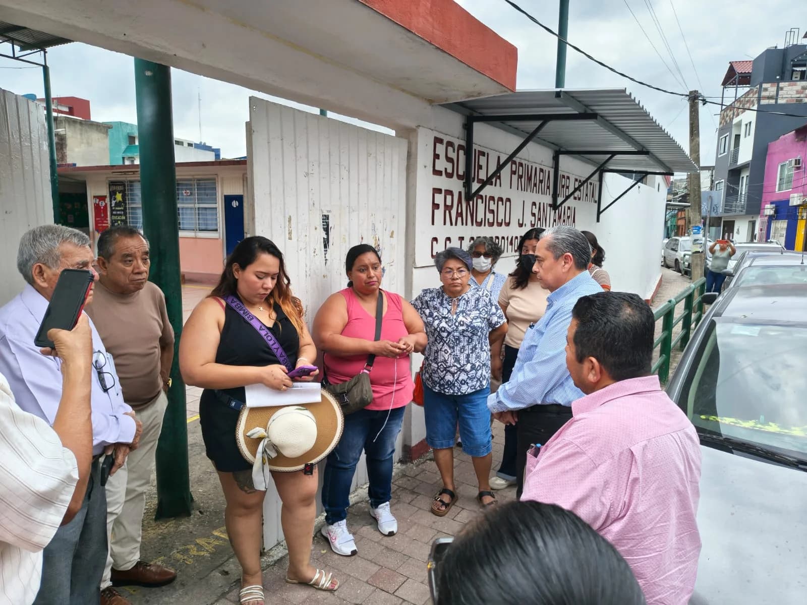 Con bloqueo en Av. 27 de Febrero logran rehabilitación de primaria