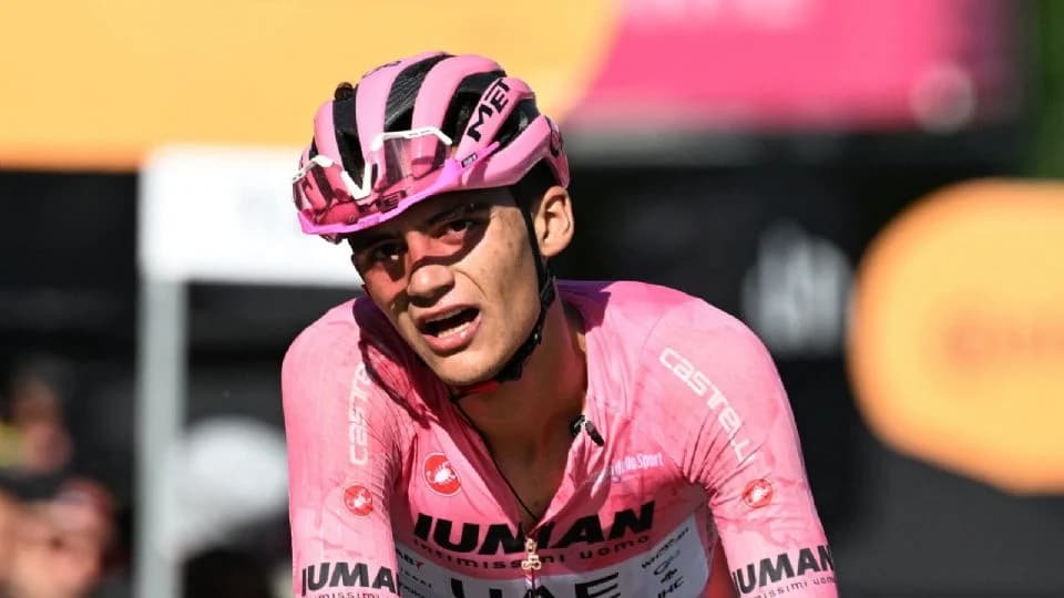 Isaac del Toro sigue como líder del Giro de Italia tras 16 etapas