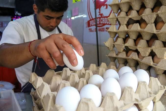 Inflación dispara precios del huevo, pollo y carne