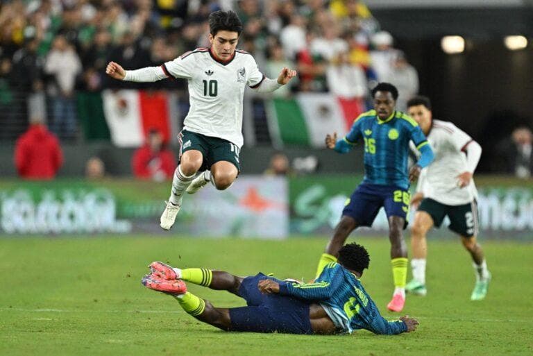 Mora rescata empate para México en debut de Rafa Márquez