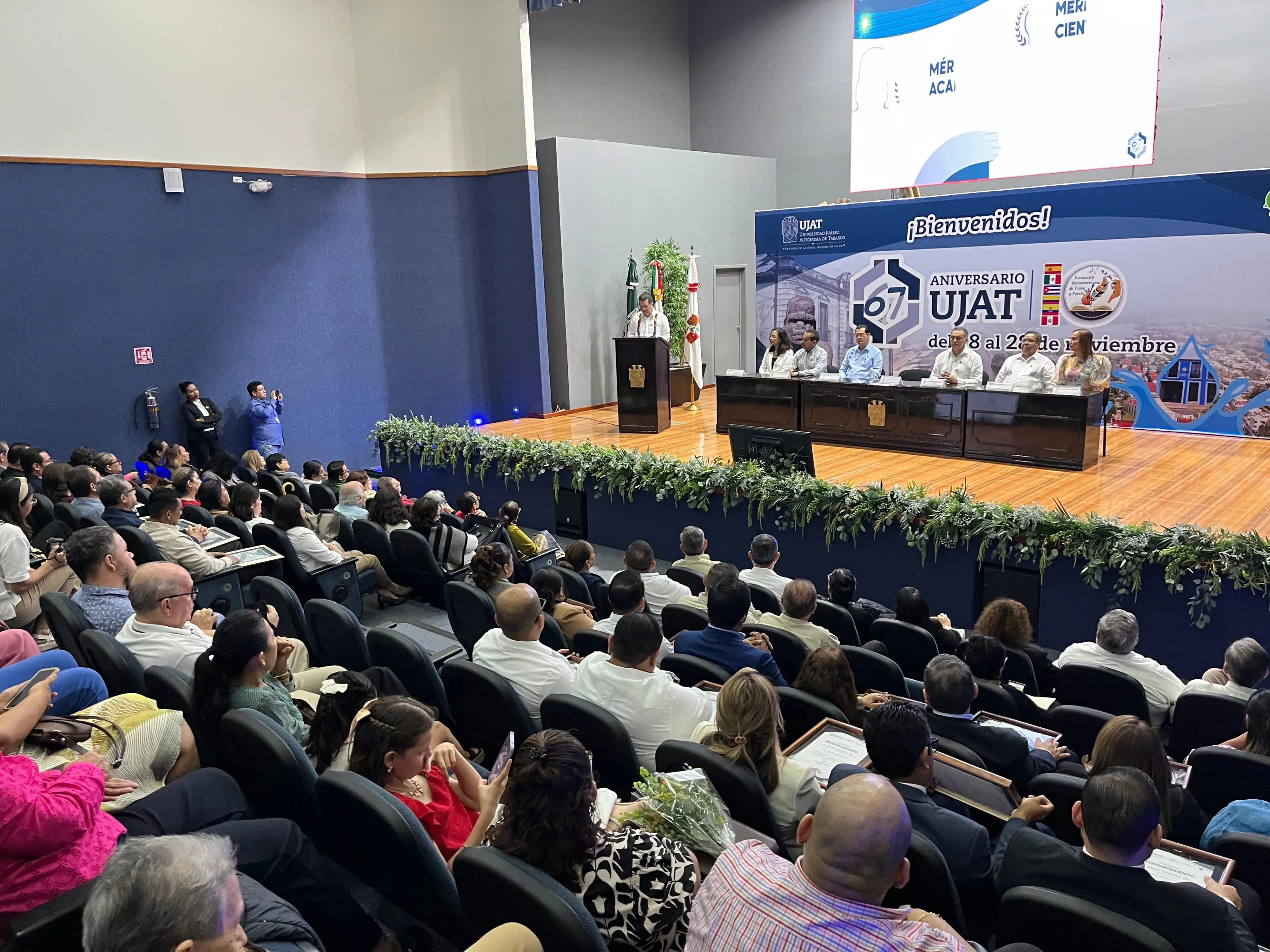 Entregan Mérito Académico a profesores de la UJAT