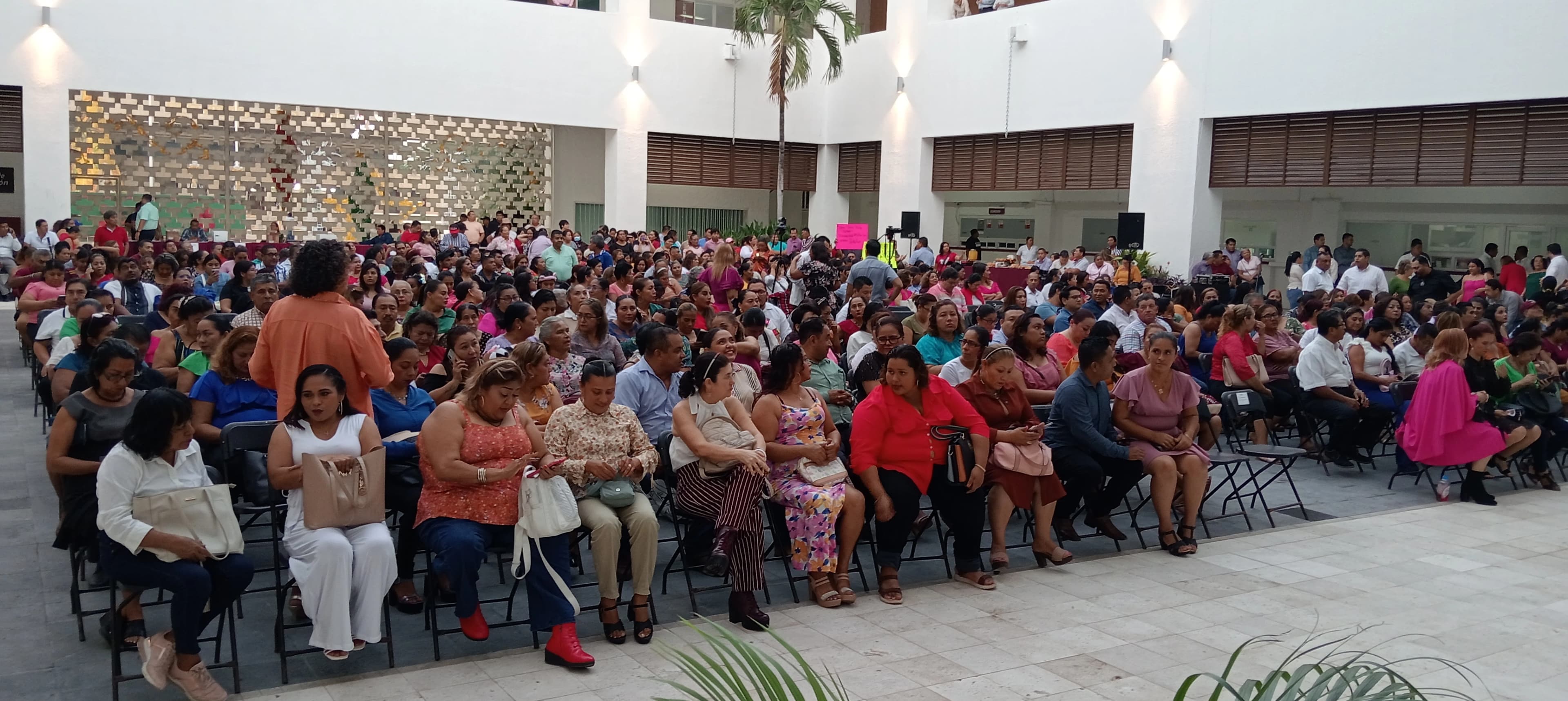 Alcaldesa de Centro toma protesta a 201 delegados municipales