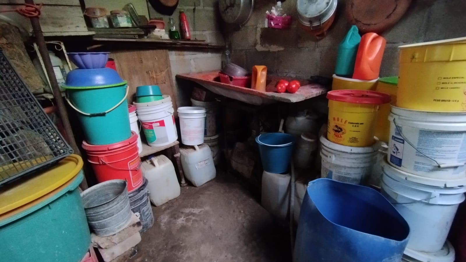Escasez de agua potable igual para ricos y pobres