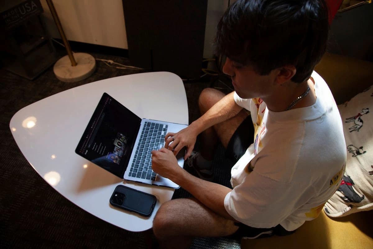 Adolescentes recurren cada vez más a modelos de IA