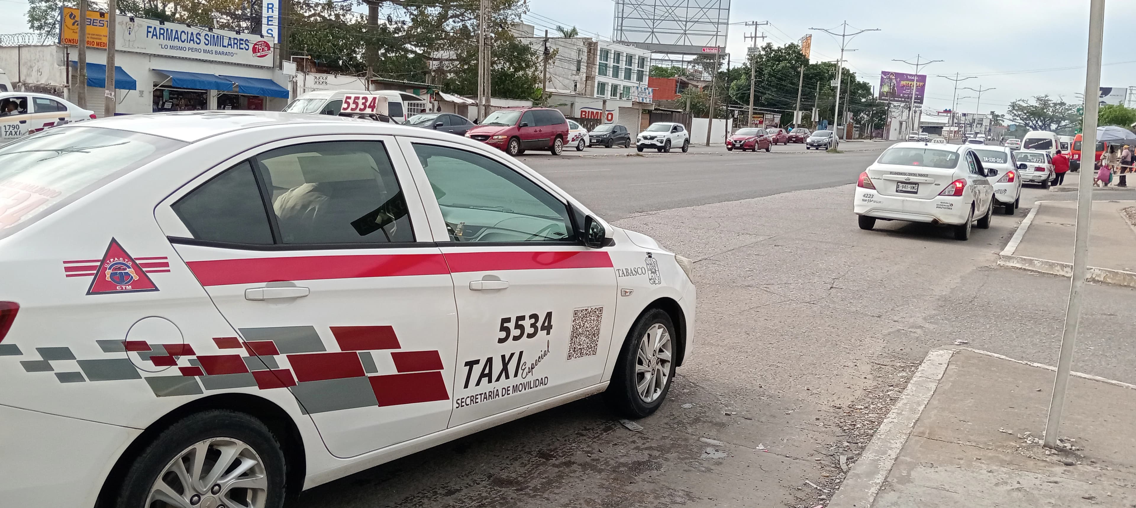 Analizan reconvertir taxis a gas por alza en gasolina