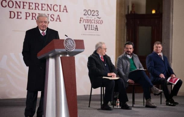 AMLO inaugura mega farmacia y augura que quien lo releve será "buena"