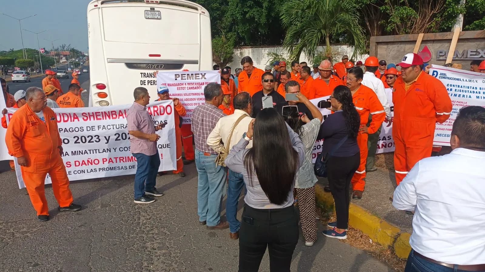 Adeuda PEMEX mil 800 mdp a empresarios del sur de Veracruz