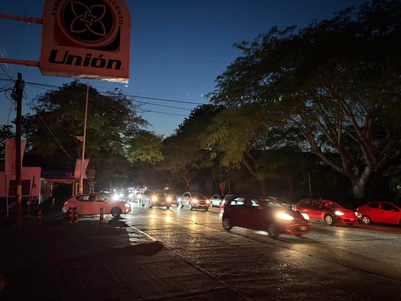 Justifican apagones; "son por ola de calor", dice diputado de Morena