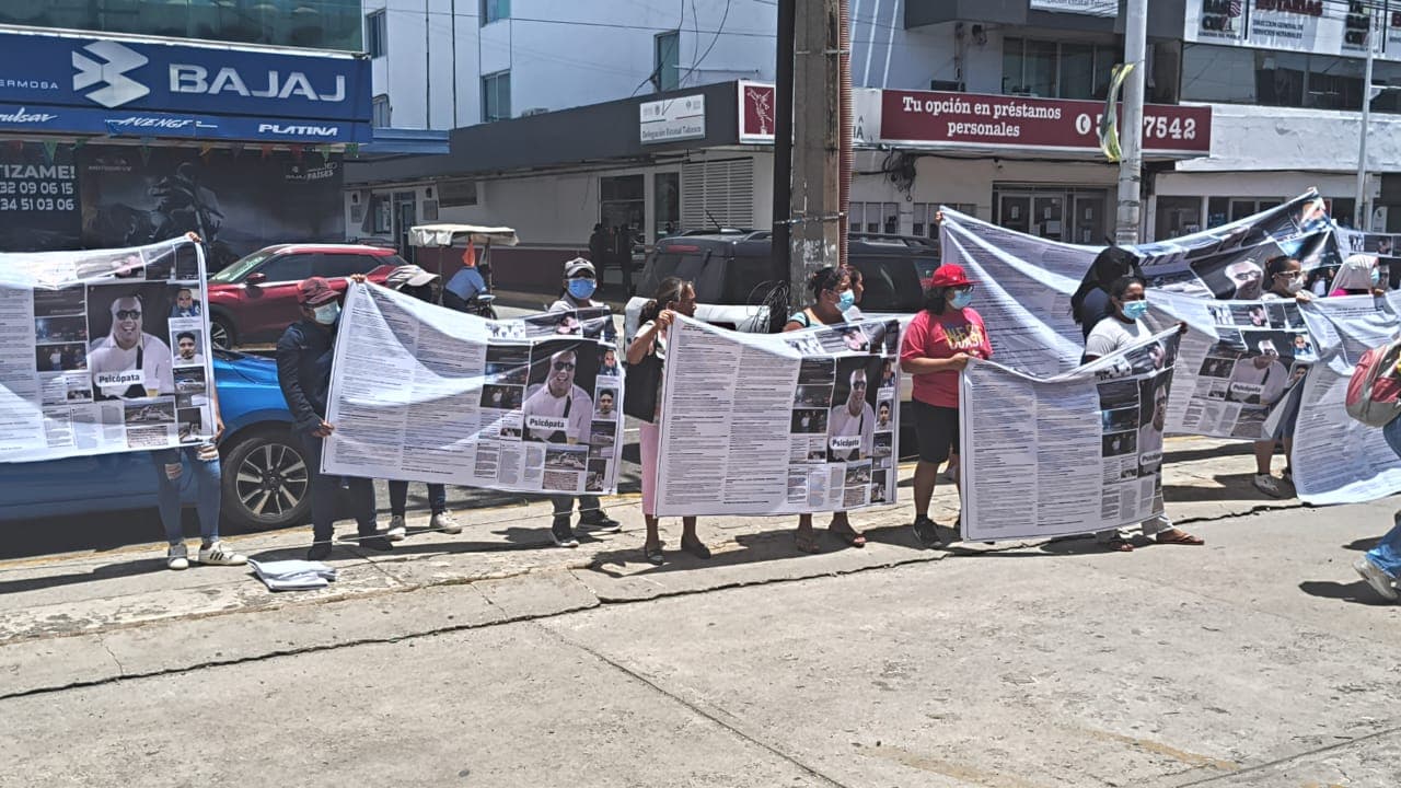 Protestan familiares de reclusos en penal de Huimanguillo