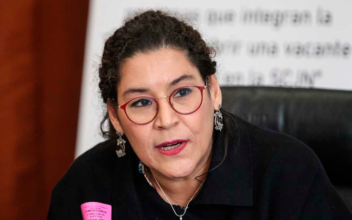 Lenia Batres va contra prensa crítica