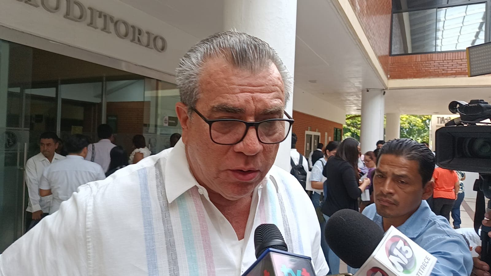 Presume ISSET arriba del 90% en abasto de medicamentos