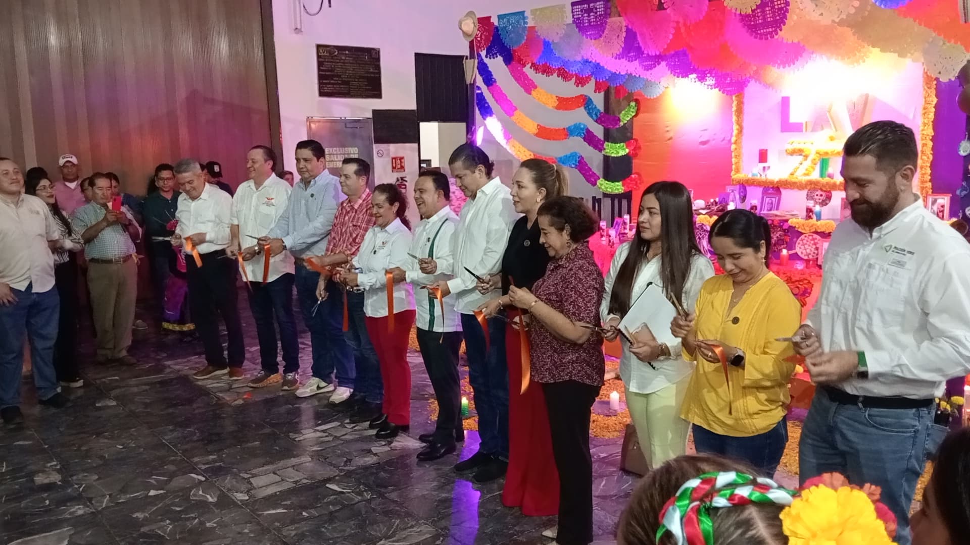 Recuerdan a ex diputados morenistas en Altar de Muertos del Congreso