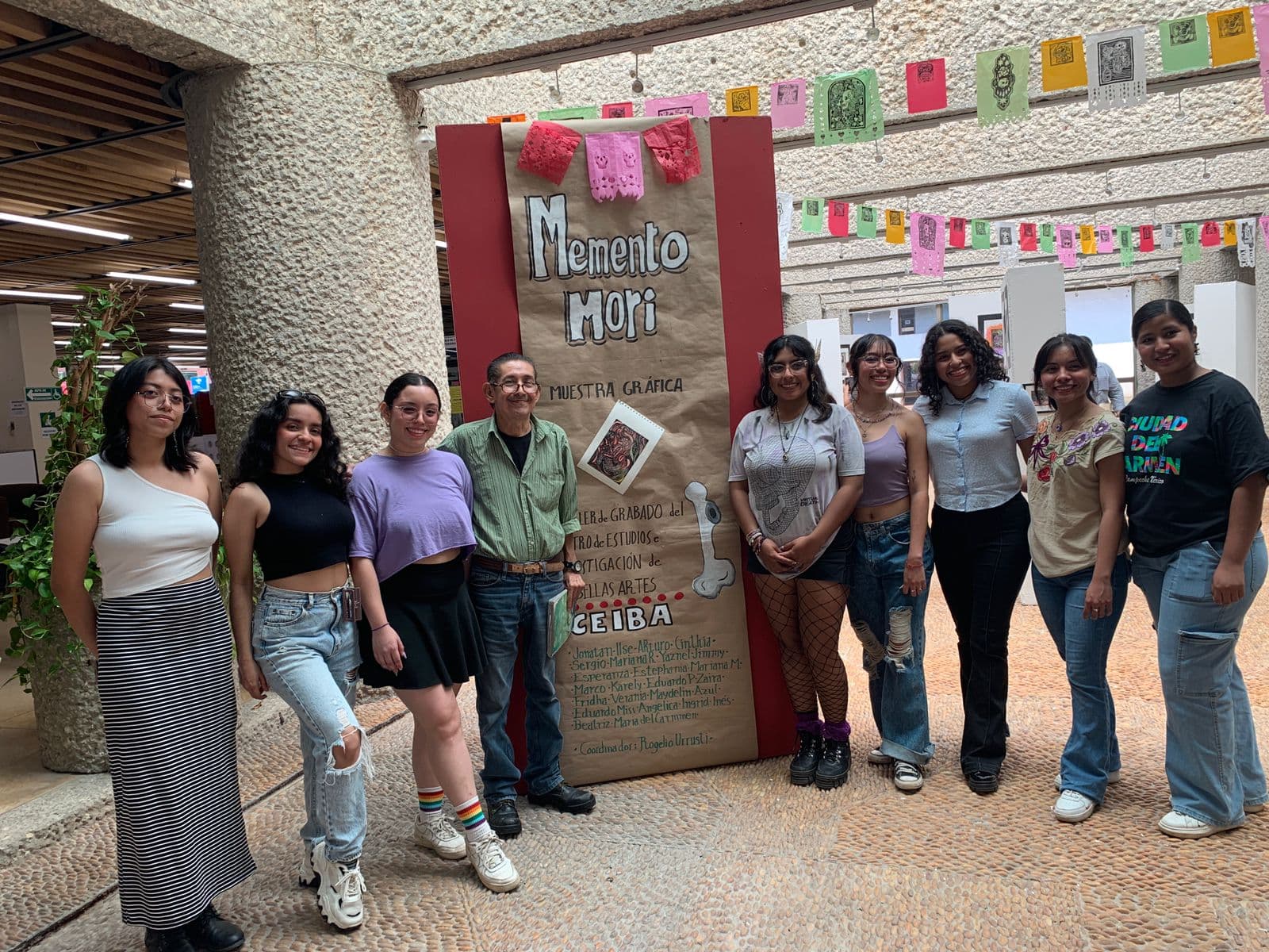 Con obras de linograbado rinden culto al Día de Muertos