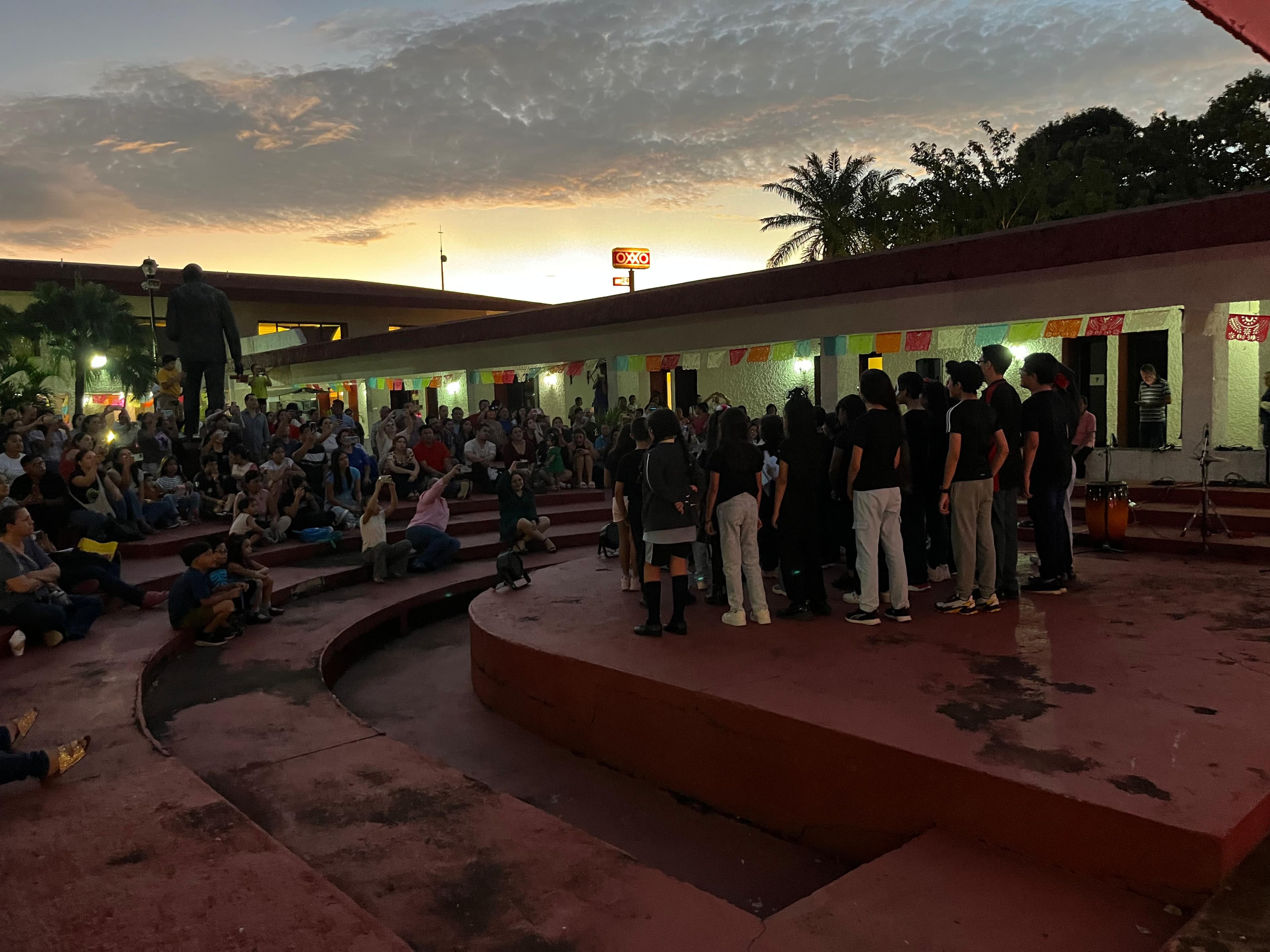 Honran a fieles difuntos en la "José Gorostiza"